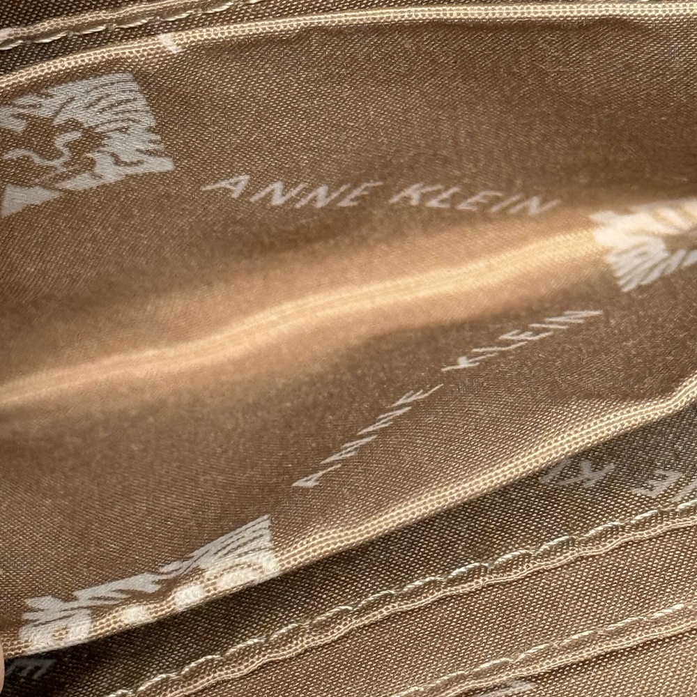 Anne Klein Curved Zipper Dome Coin/Card Holder Pouch Keychain Wallet Beige - Picture 10 of 13